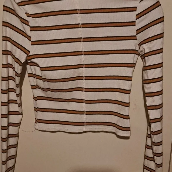 Top - Picture 2 of 2